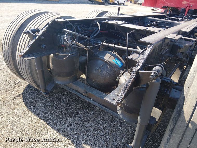 image for item EG8256 2012 Peterbilt 384 semi truck