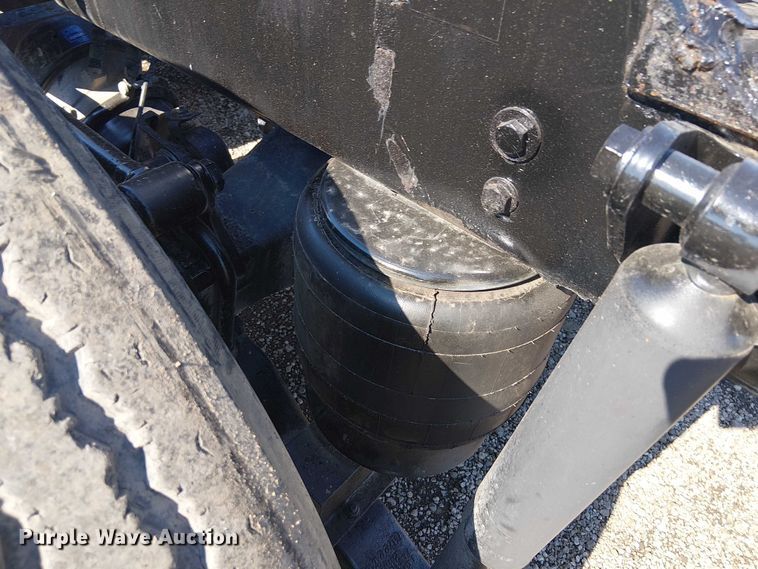 image for item EG8256 2012 Peterbilt 384 semi truck