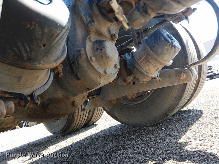 image for item EG8256 2012 Peterbilt 384 semi truck