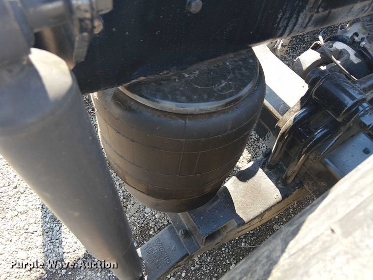 image for item EG8256 2012 Peterbilt 384 semi truck