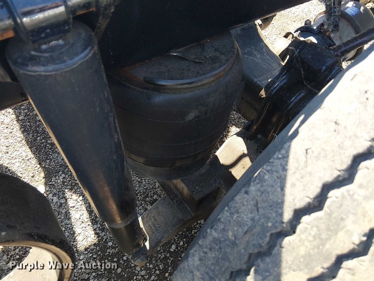 image for item EG8256 2012 Peterbilt 384 semi truck