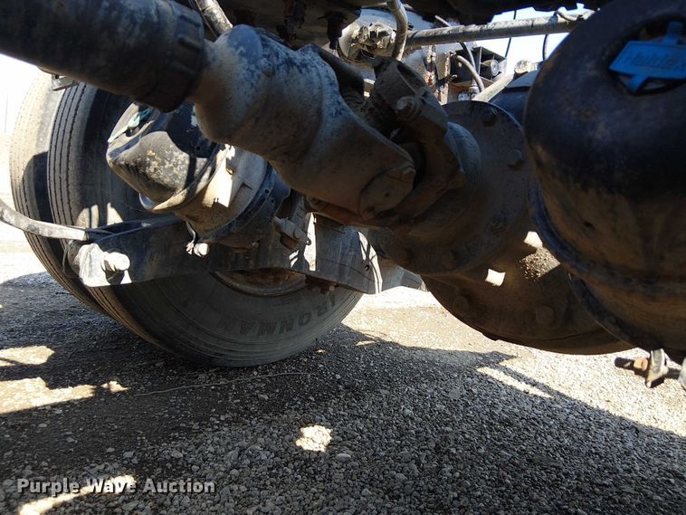 image for item EG8256 2012 Peterbilt 384 semi truck