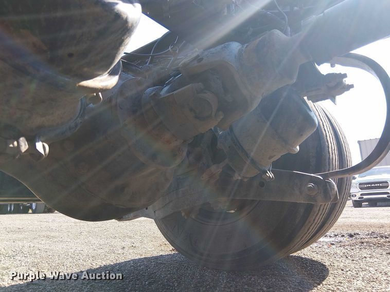 image for item EG8256 2012 Peterbilt 384 semi truck