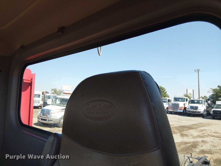 image for item EG8256 2012 Peterbilt 384 semi truck