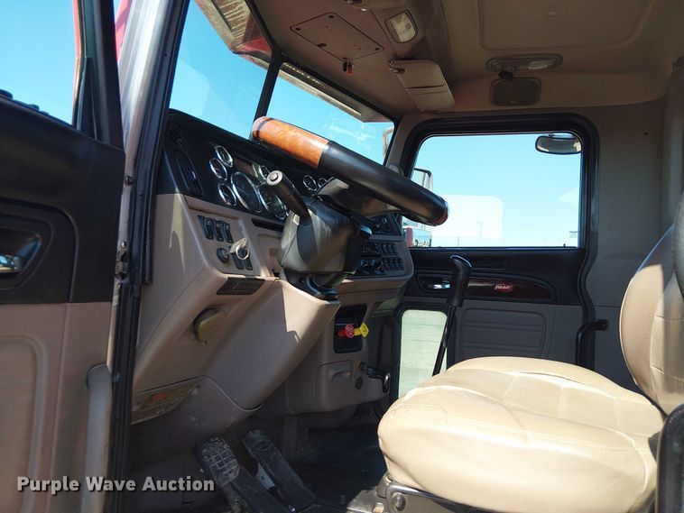 image for item EG8256 2012 Peterbilt 384 semi truck