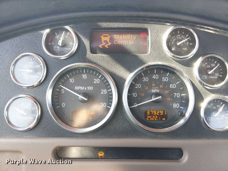 image for item EG8256 2012 Peterbilt 384 semi truck