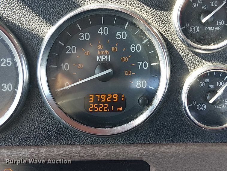 image for item EG8256 2012 Peterbilt 384 semi truck