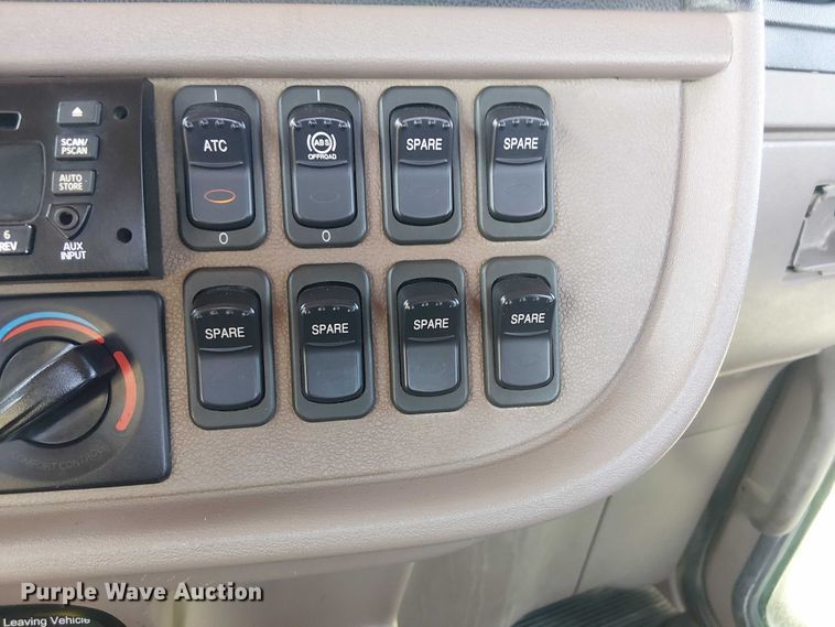 image for item EG8256 2012 Peterbilt 384 semi truck