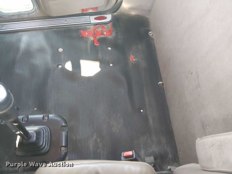 image for item EG8256 2012 Peterbilt 384 semi truck