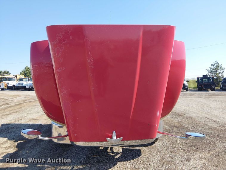 image for item EG8256 2012 Peterbilt 384 semi truck