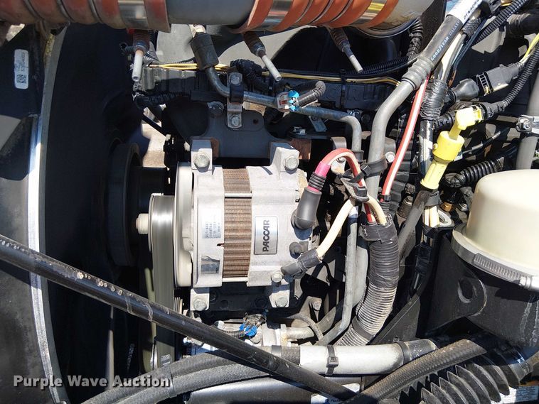 image for item EG8256 2012 Peterbilt 384 semi truck