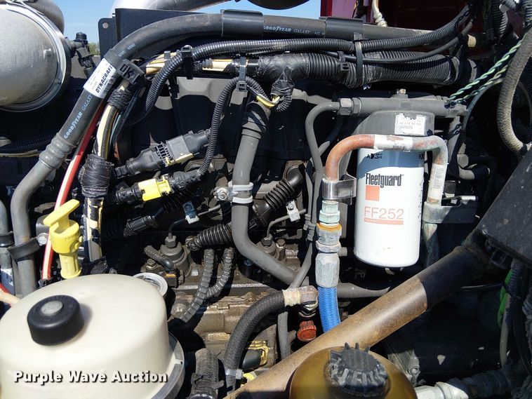 image for item EG8256 2012 Peterbilt 384 semi truck