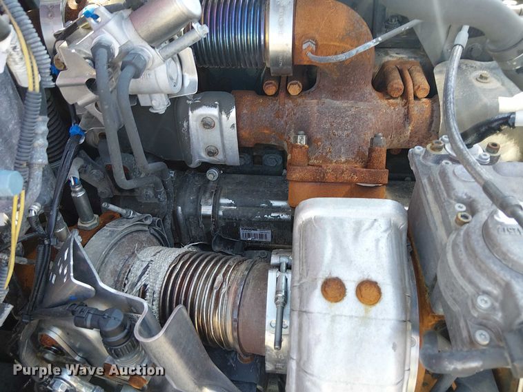 image for item EG8256 2012 Peterbilt 384 semi truck