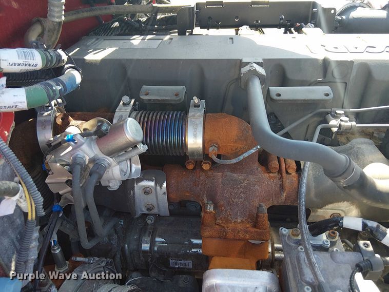 image for item EG8256 2012 Peterbilt 384 semi truck