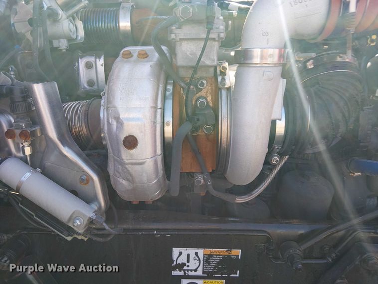 image for item EG8256 2012 Peterbilt 384 semi truck