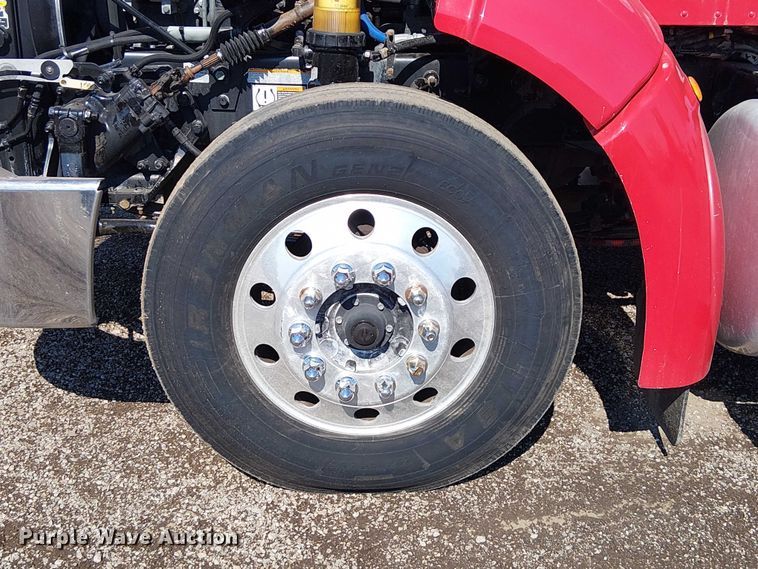 image for item EG8256 2012 Peterbilt 384 semi truck