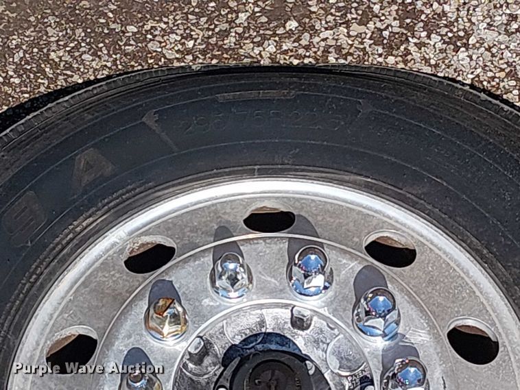 image for item EG8256 2012 Peterbilt 384 semi truck