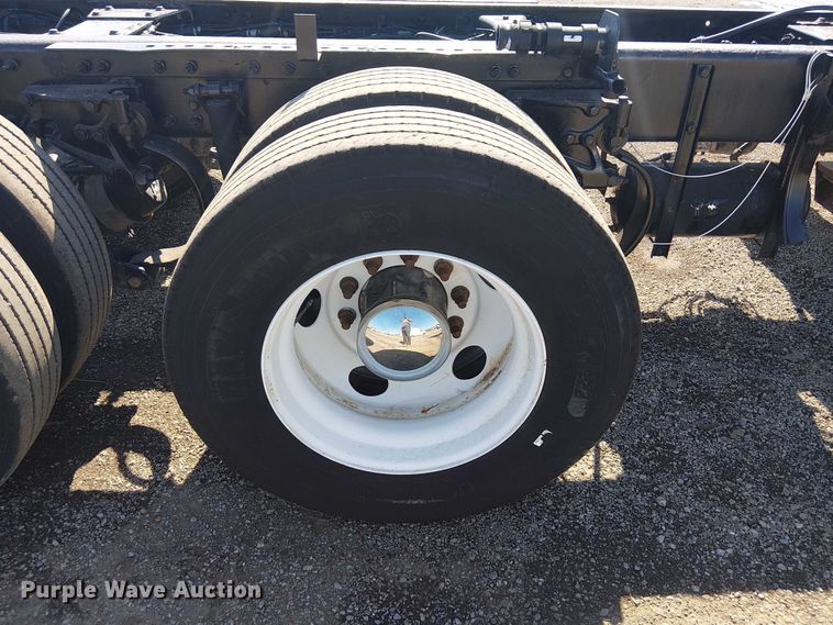 image for item EG8256 2012 Peterbilt 384 semi truck