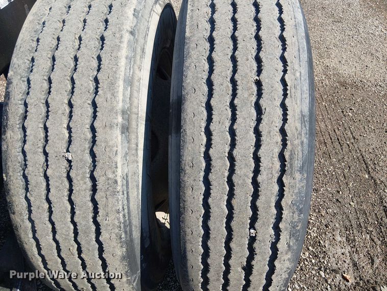 image for item EG8256 2012 Peterbilt 384 semi truck