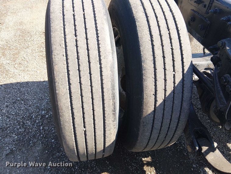 image for item EG8256 2012 Peterbilt 384 semi truck