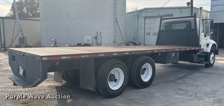 image for item EG8275 2006 International 7400 flatbed truck
