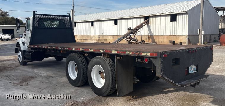 image for item EG8275 2006 International 7400 flatbed truck