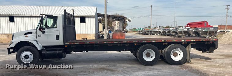 image for item EG8275 2006 International 7400 flatbed truck