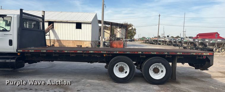 image for item EG8275 2006 International 7400 flatbed truck