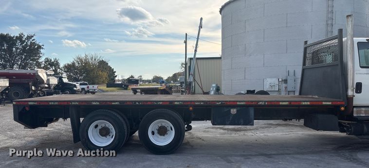 image for item EG8275 2006 International 7400 flatbed truck