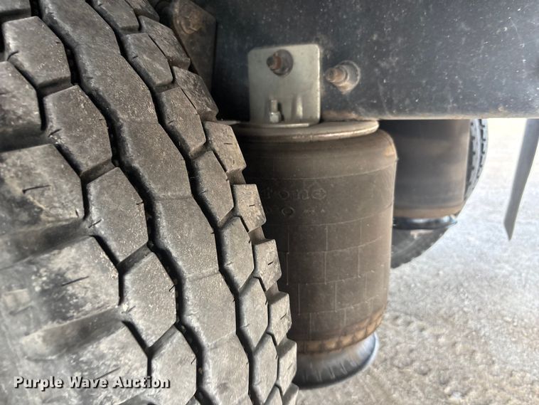 image for item EG8275 2006 International 7400 flatbed truck