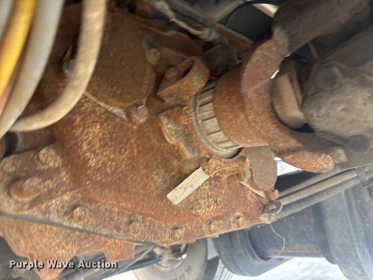 image for item EG8275 2006 International 7400 flatbed truck