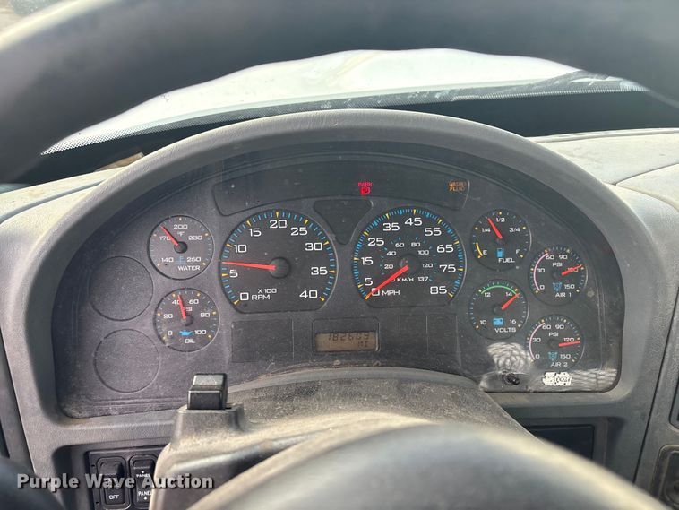 image for item EG8275 2006 International 7400 flatbed truck