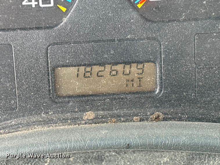 image for item EG8275 2006 International 7400 flatbed truck