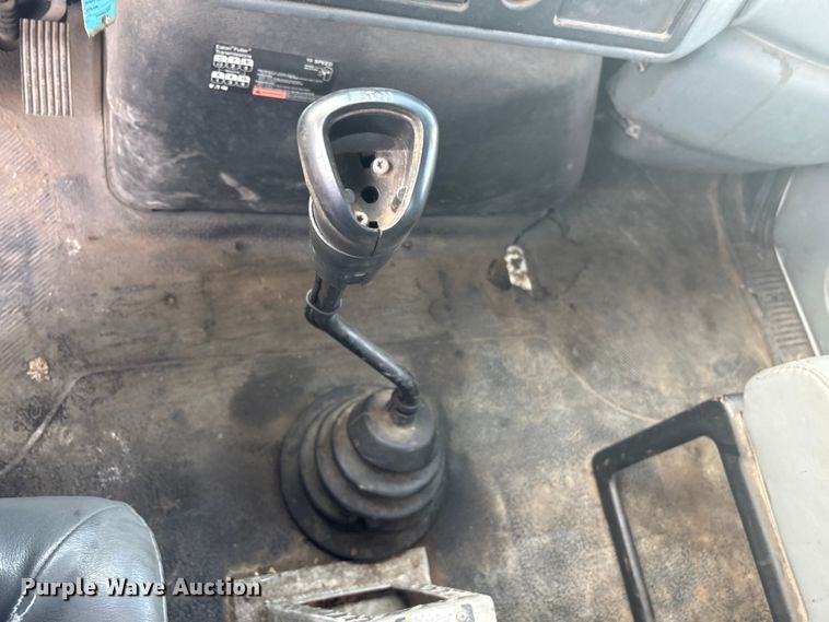 image for item EG8275 2006 International 7400 flatbed truck