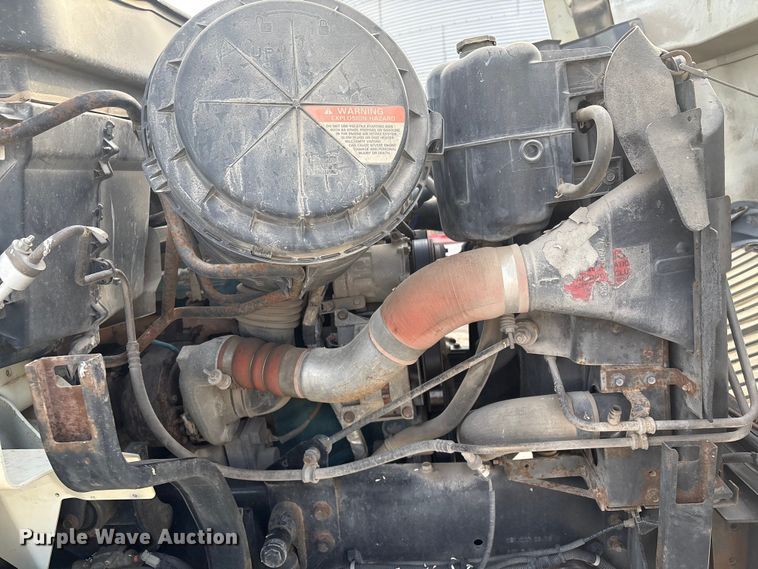 image for item EG8275 2006 International 7400 flatbed truck