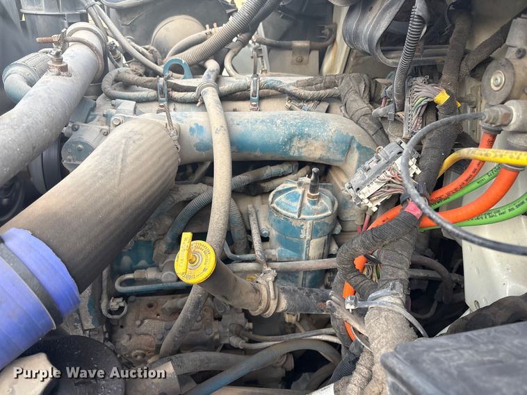 image for item EG8275 2006 International 7400 flatbed truck