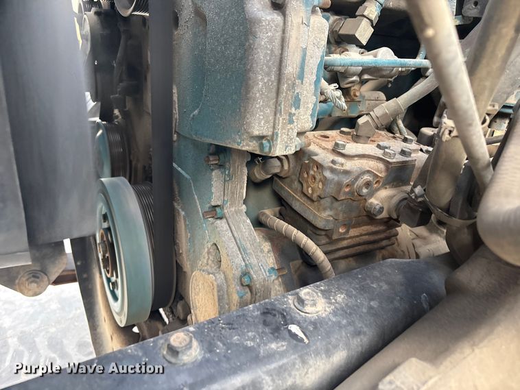 image for item EG8275 2006 International 7400 flatbed truck