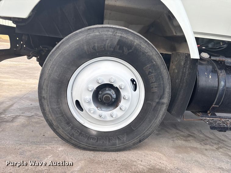 image for item EG8275 2006 International 7400 flatbed truck