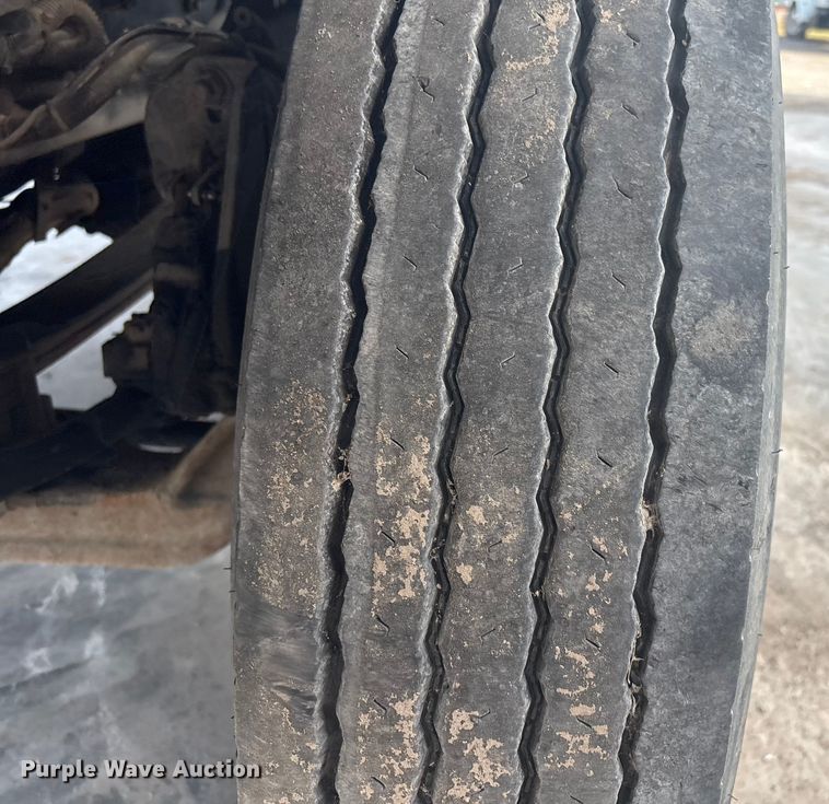 image for item EG8275 2006 International 7400 flatbed truck