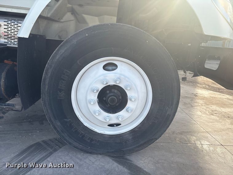 image for item EG8275 2006 International 7400 flatbed truck