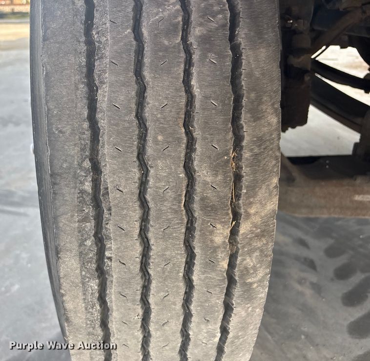 image for item EG8275 2006 International 7400 flatbed truck