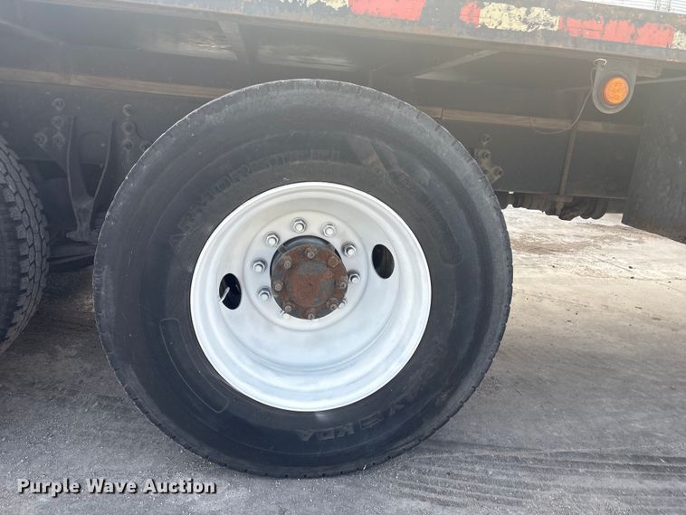 image for item EG8275 2006 International 7400 flatbed truck