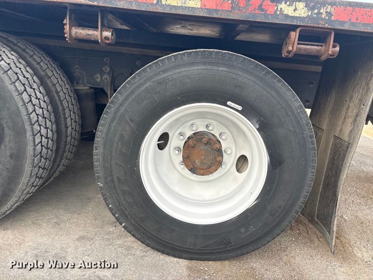 image for item EG8275 2006 International 7400 flatbed truck