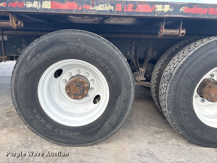 image for item EG8275 2006 International 7400 flatbed truck