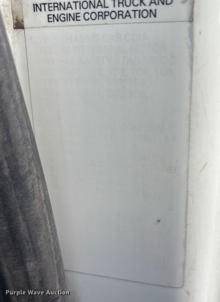 image for item EG8275 2006 International 7400 flatbed truck