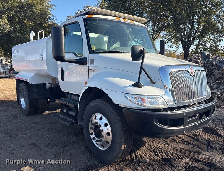 image for item EG8276 2020 International MV607 water truck