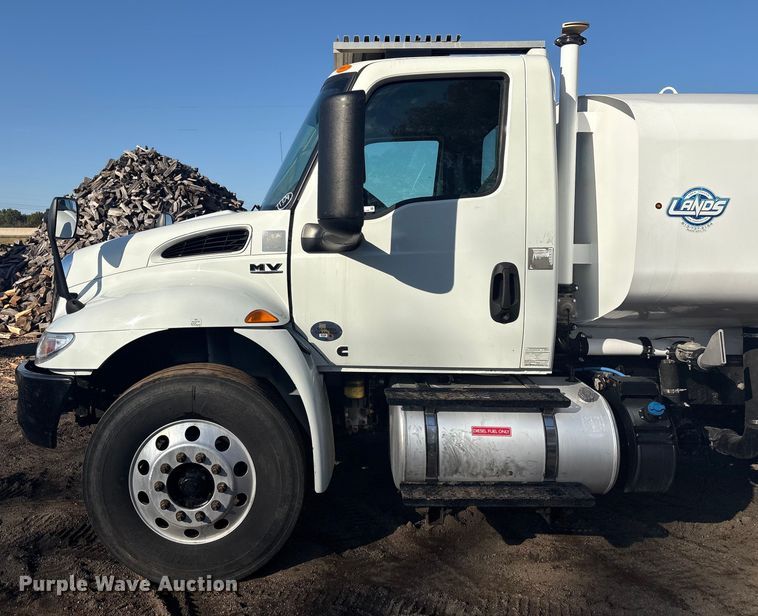 image for item EG8276 2020 International MV607 water truck