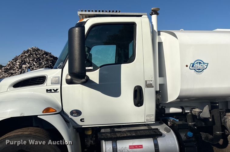 image for item EG8276 2020 International MV607 water truck