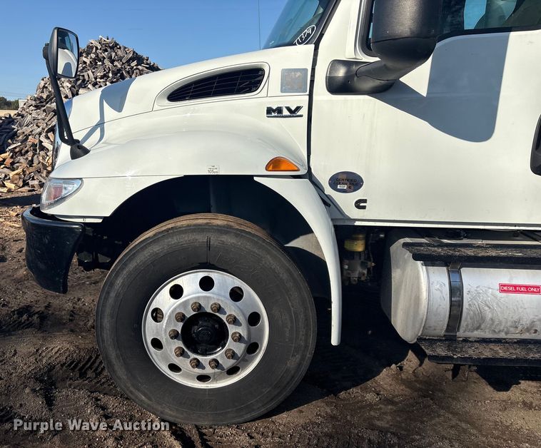 image for item EG8276 2020 International MV607 water truck