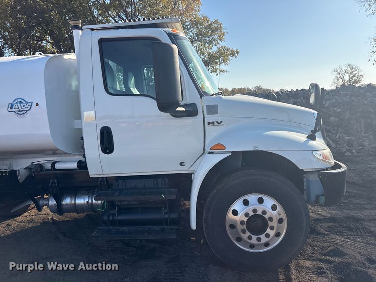 image for item EG8276 2020 International MV607 water truck
